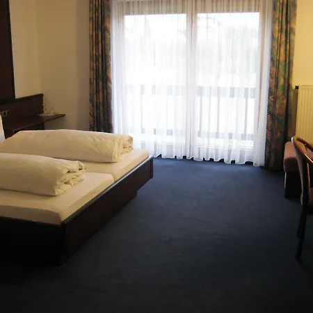Otel Waldhorn 3*