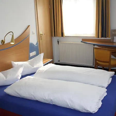 Waldhorn Hotel 3*